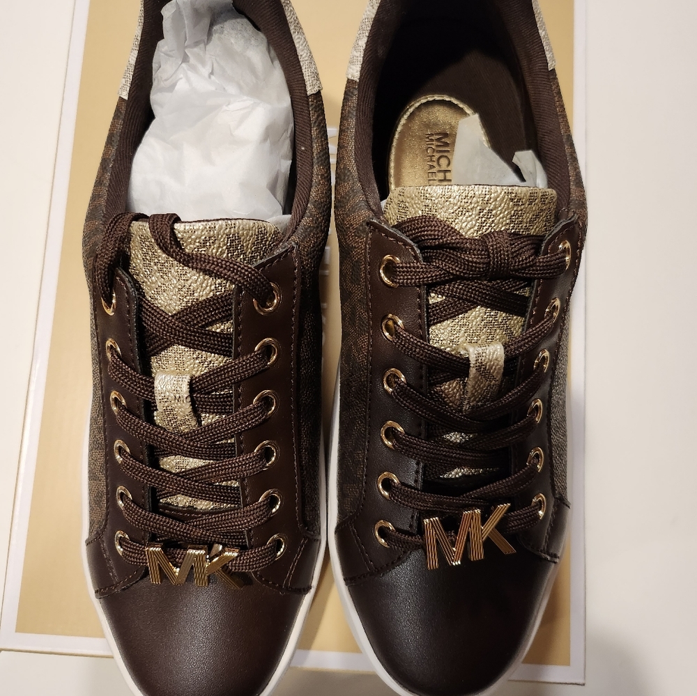 NIB Michael Kors Poppy Color-Block Logo Sneaker Size 6